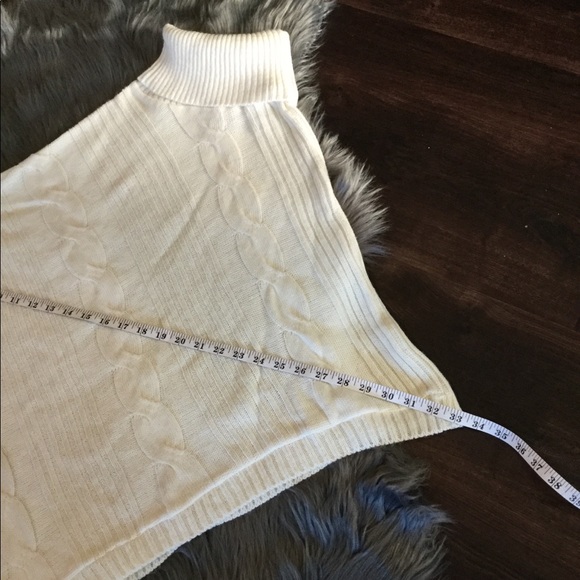 Arden B poncho - Picture 7 of 7